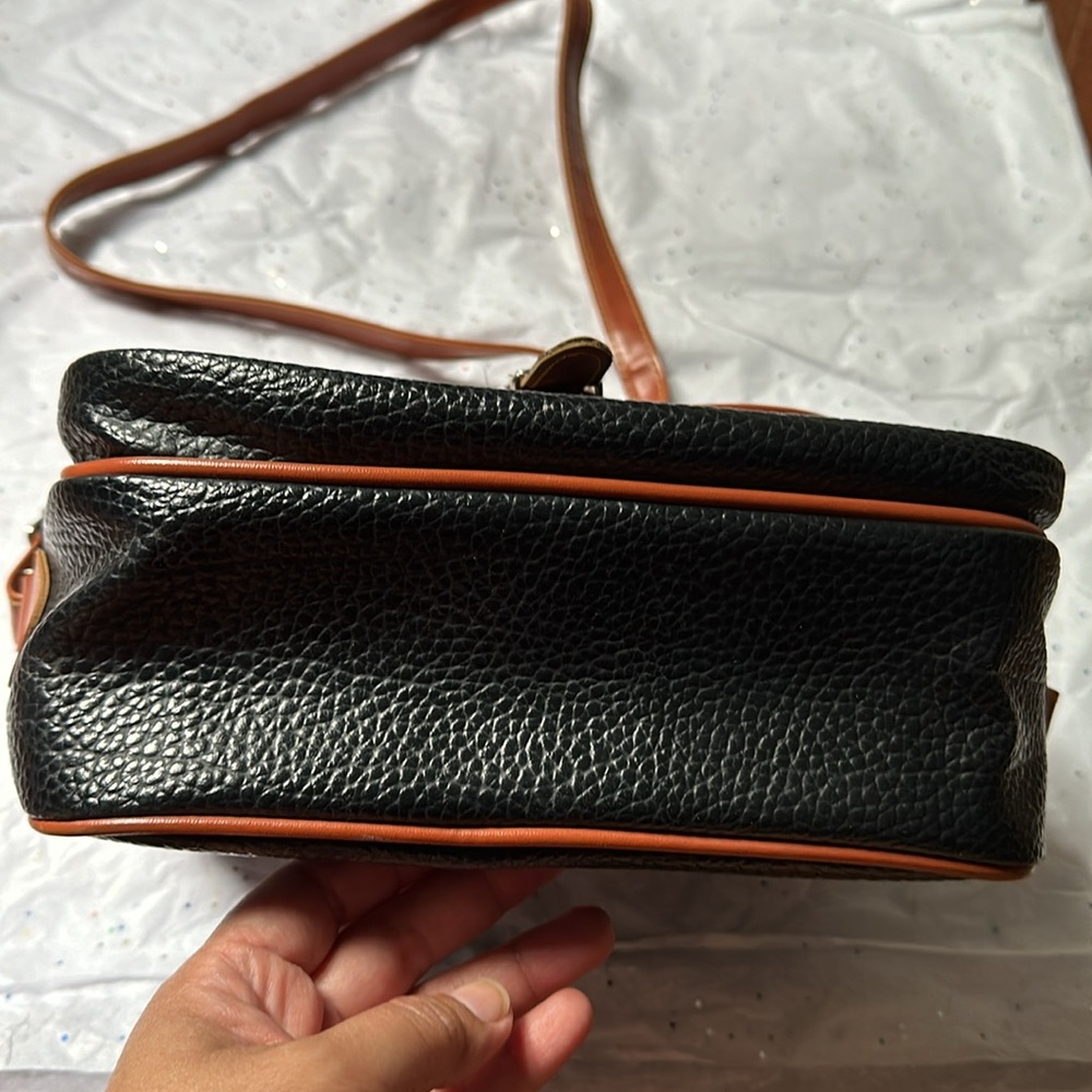 Dooney and bourke crossbody - Picture 3 of 5